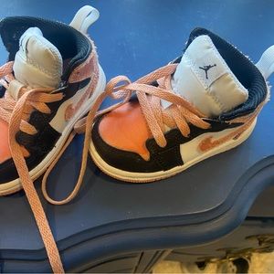 Air Jordan (pink and black)